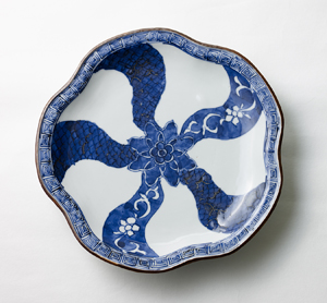 須田菁華　祥瑞捻文梅形皿