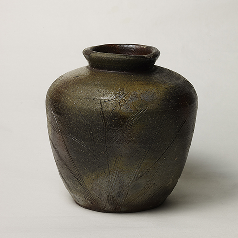 備前土草花彫花入